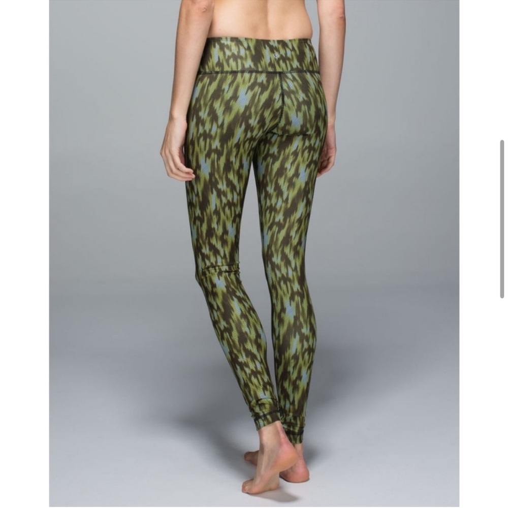 Lululemon Lusche Telemark Almost Pear Inkwell Green Print Leggings., size 2 - Picture 4 of 11